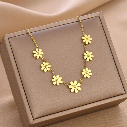 Goes With Every Outfit She Owns — Daisy Pendant Chain Necklace | Anti-Tarnish