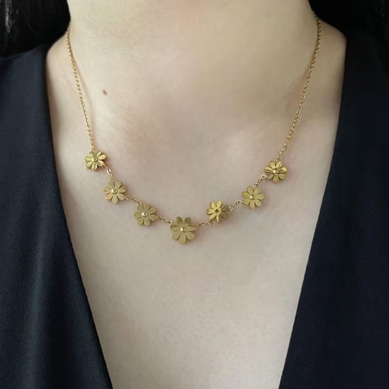 Flower Necklace for Women | Daisy Pendant Chain Necklace | Minimal Floral Jewellery Gift | - Petals & Ore