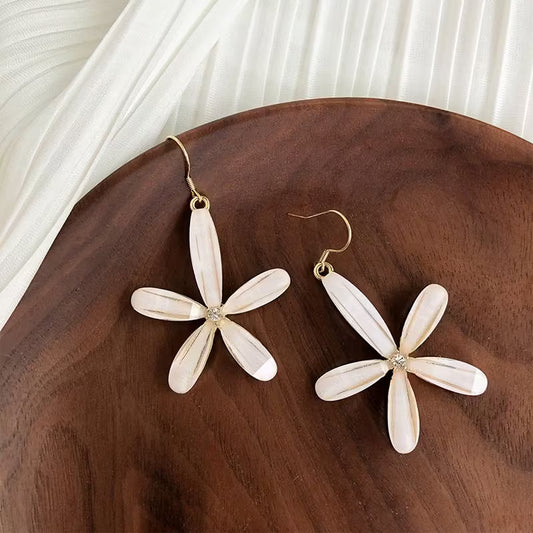 White Flower Dangle Earrings for Women Lightweight Floral Drop Earrings Trendy Daily Wear - Petals & Ore